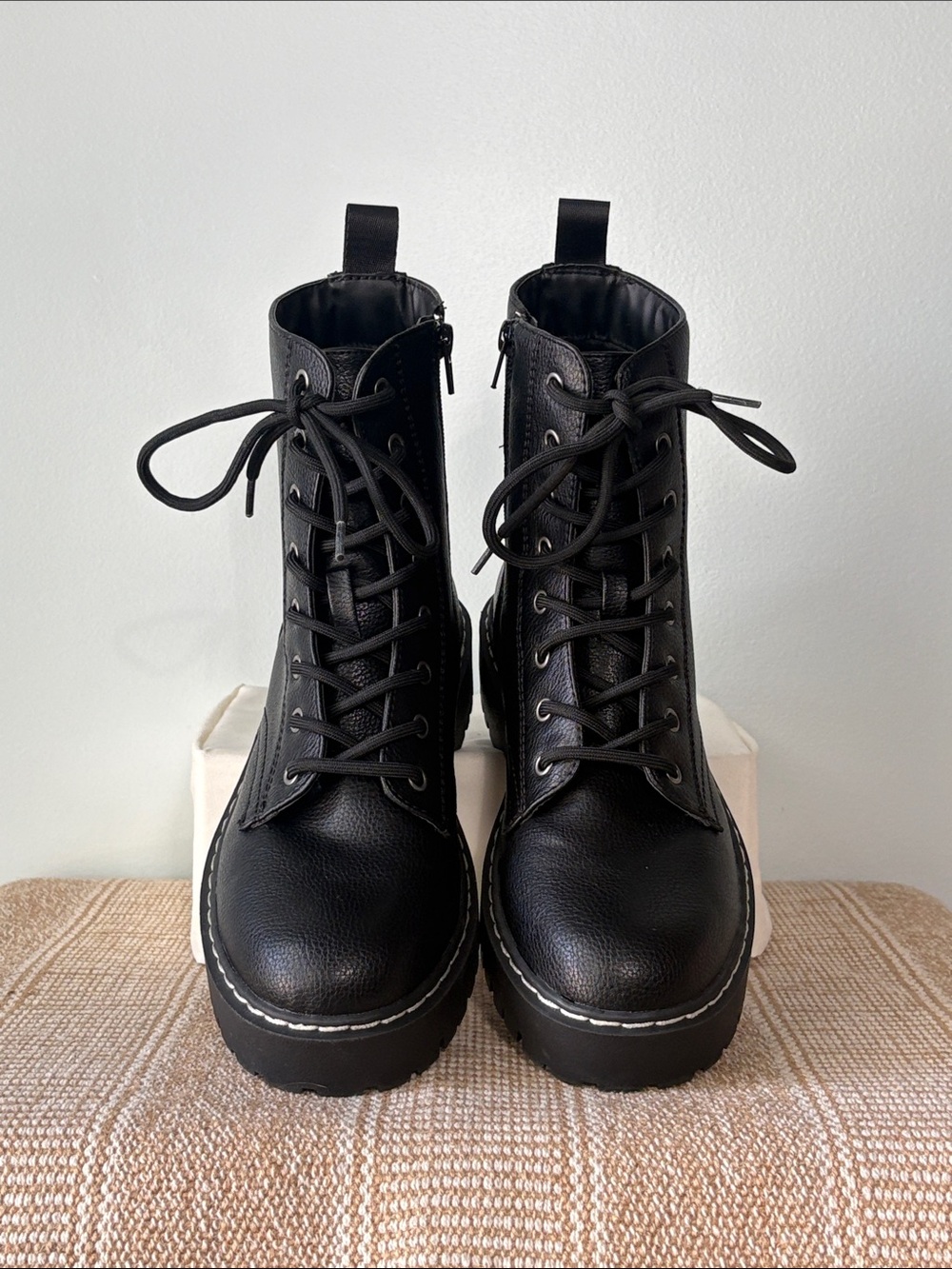 Sincerely Jules “Harley” Platform Combat Boots. Lace-up Front/Side Zip. Size-9